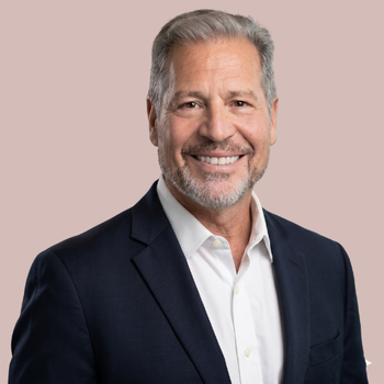 Portrait of Eliot Bronstein, Associate Broker