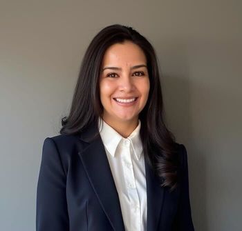 Portrait of Maria Miramontes, Associate Broker