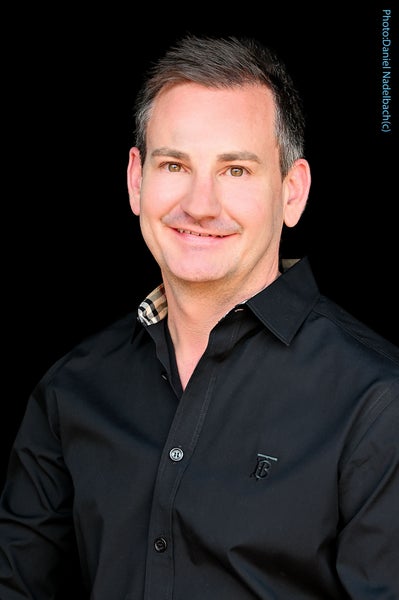 Alan Larranaga Headshot